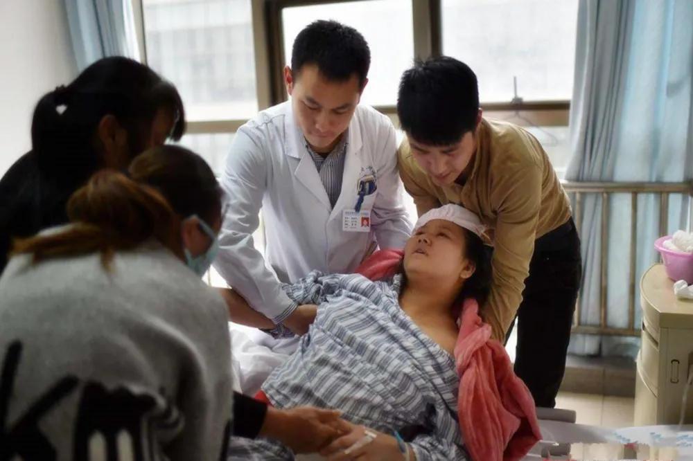 最近有个准爸爸的操作挺有意思，虽然有点啼笑皆非，但能看出准父母对宝宝安全的操心—