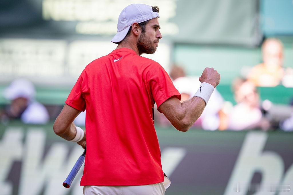 ATP500 哈雷站最后一场1/4决赛，8号种子卡恰诺夫以6-3 6-2轻取埃切