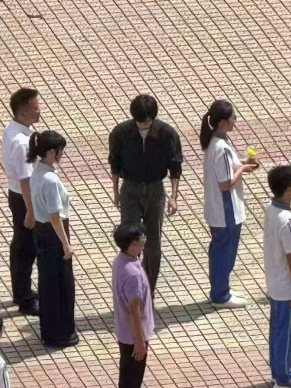 受不了了易烊千玺我恋哥癖真犯了 ​​​