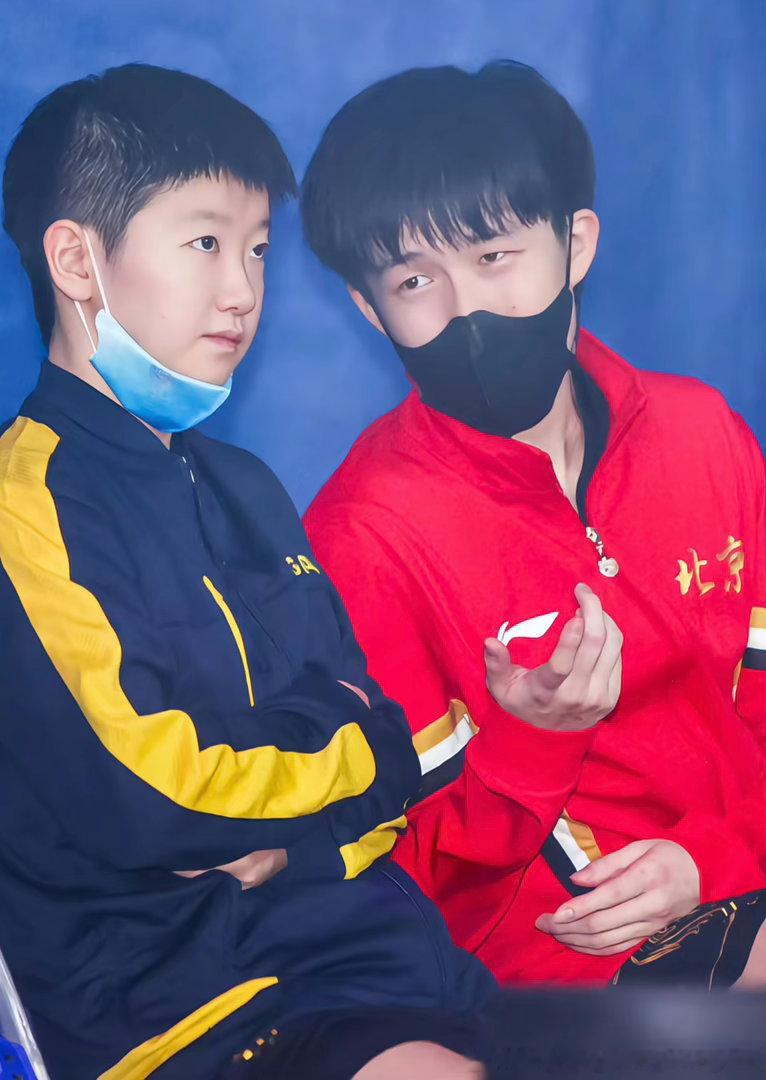 前一秒还在生气，下一秒就互戴奖牌🏅王楚钦孙颖莎
