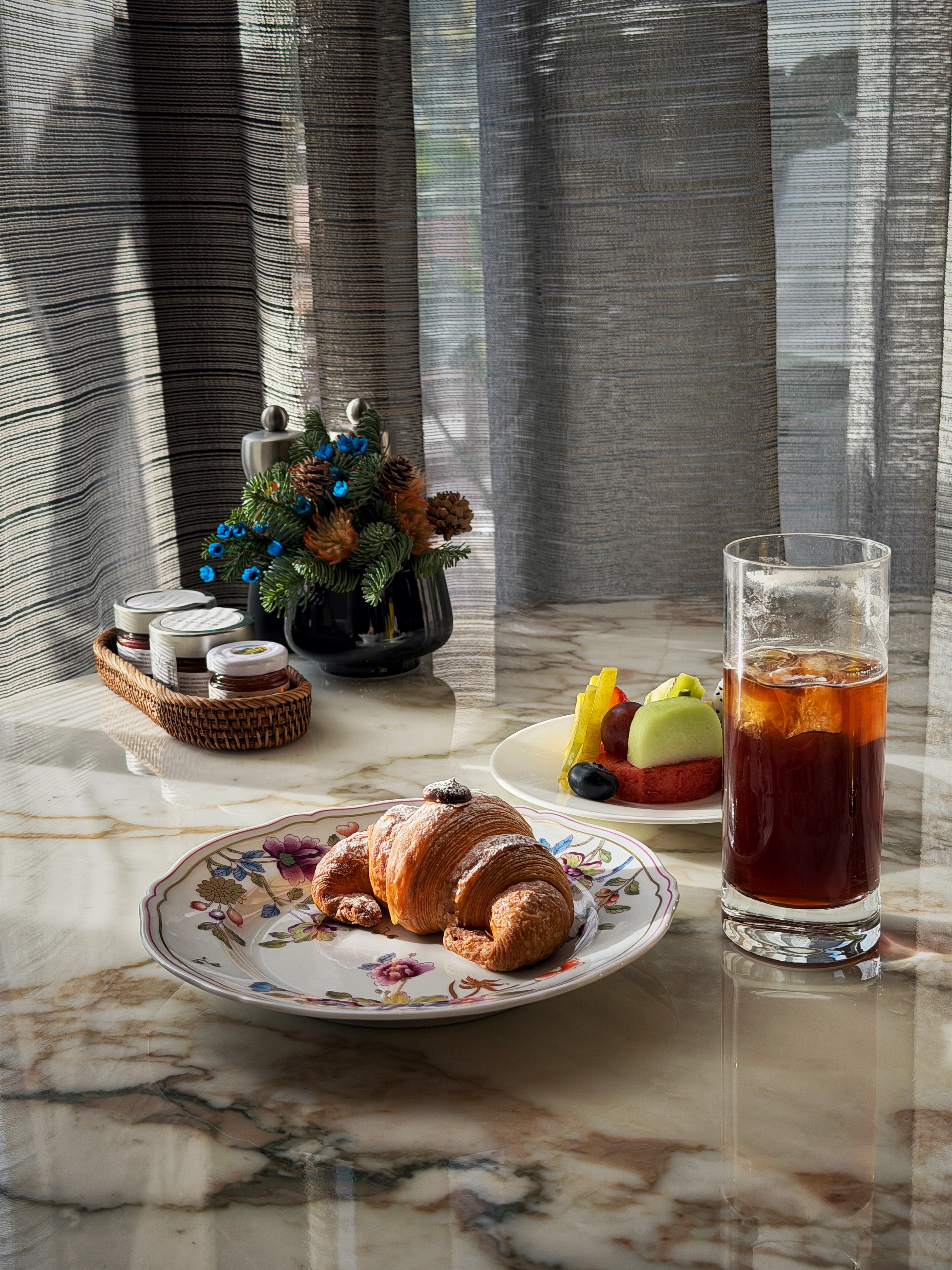 明天去试驾法拉利296 Speciale，活动酒店安排在了北京宝格丽酒店，今日价