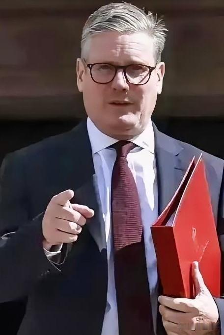 英国法国这是疯了吧？
居然想给乌克兰送核弹头？
胆子也太肥了！就在今天，俄罗斯对