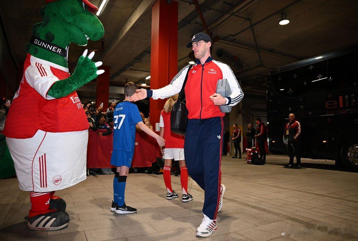 Gunnersaurus & Arsenal players阿森纳vs伯恩茅斯