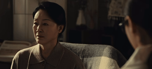 她妈眼里涂指甲油都算勾引爱情没有神话总说着不想让外面的女人污染自家女儿思想的妈妈