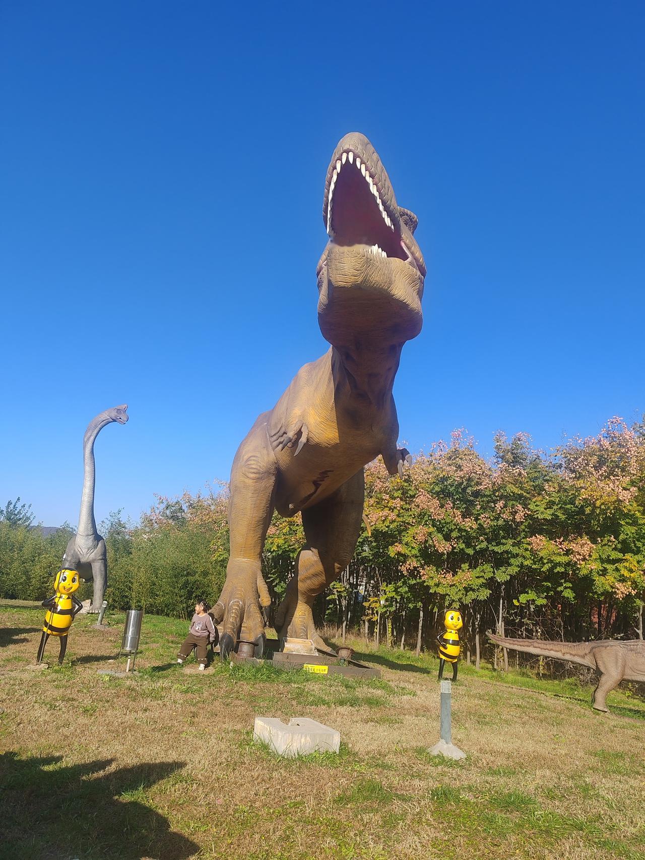 周末愉快旅行，天空蔚蓝