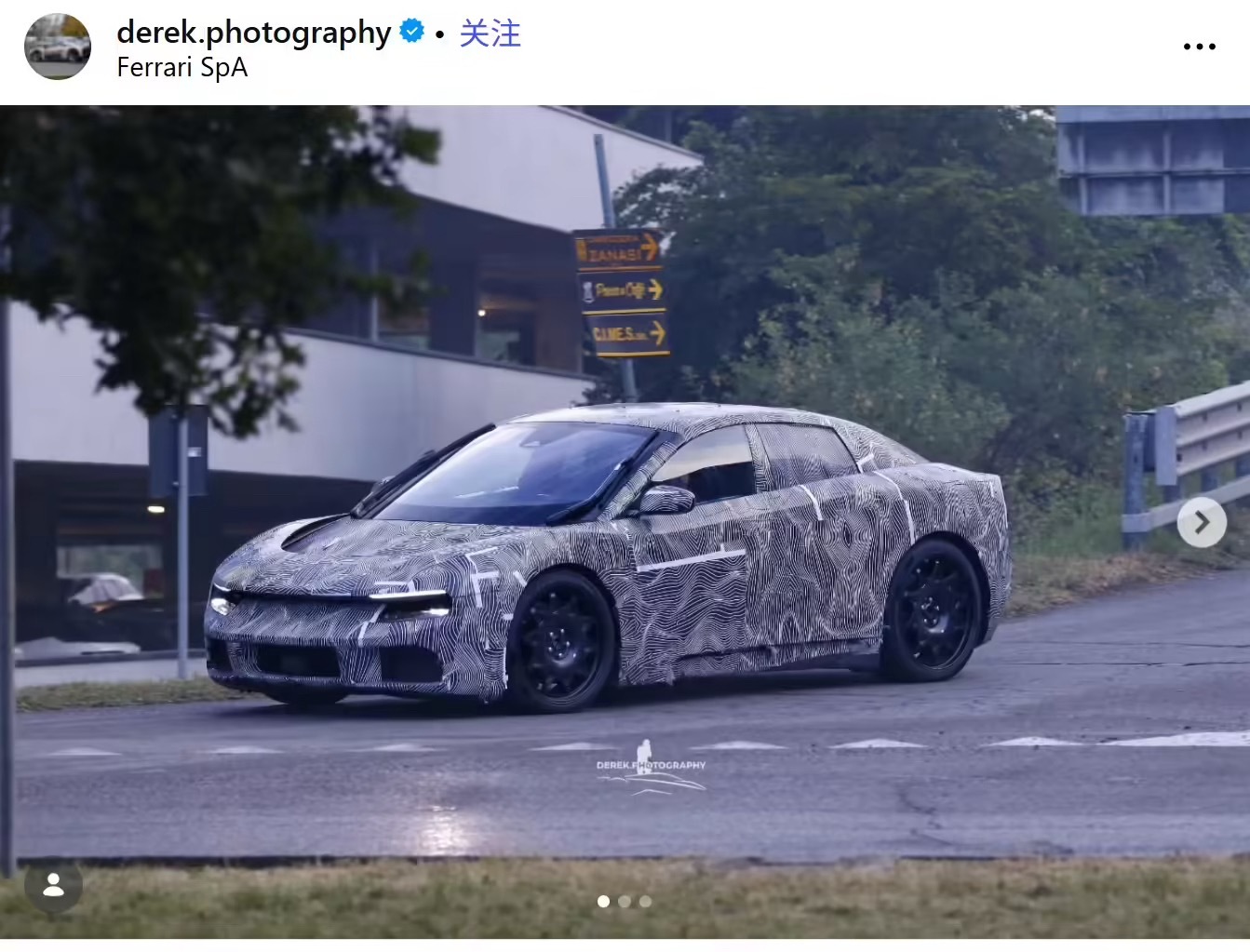 法拉利首款纯电车 Luce 路测图再曝光，其中最抢眼的是垂直停放的巨大雨刮器，停