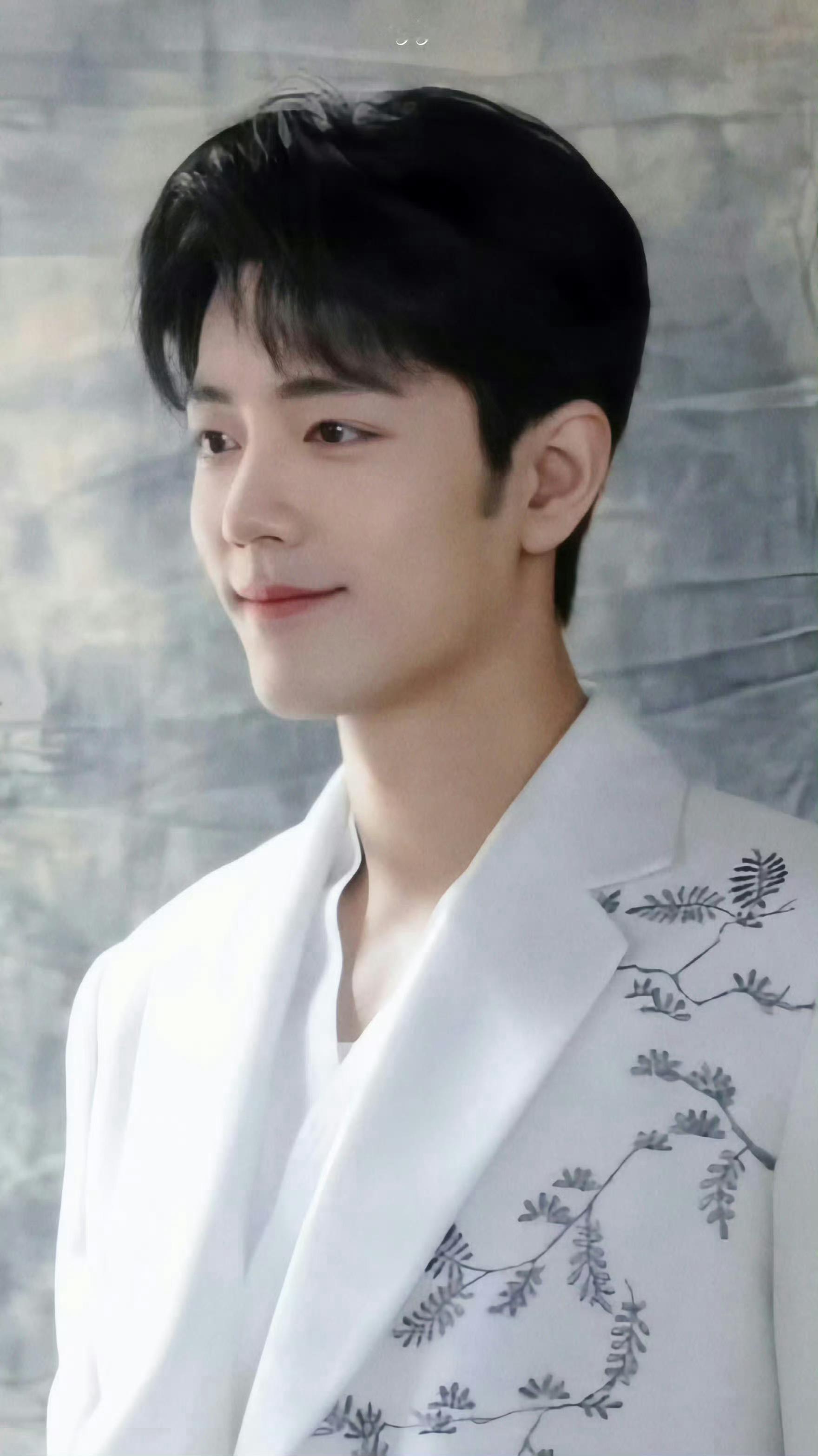 遇你之前，沉迷过往；遇你之后，盘算余生。肖战◎肖战宝诗龙巨幅地广墙