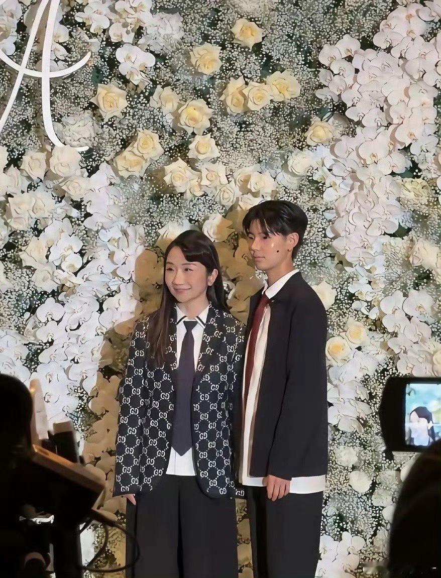 陶晶莹女儿豆豆中性造型亮相，网友第一眼误认成儿子 