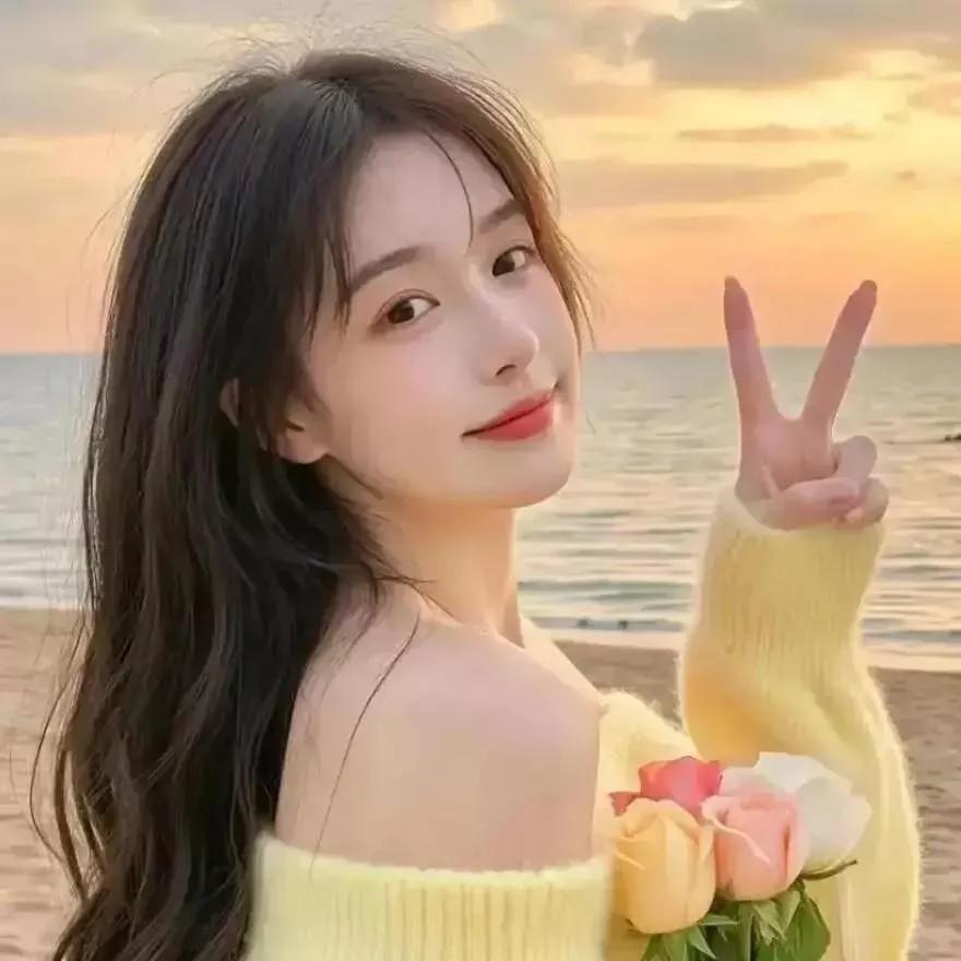 海边日落温柔瞬间，少女与花共舞海边花海少女 海边治愈系落日 海边落日氛围感 海边