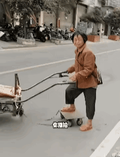大妈这波操作胆量惊人，换你敢这么做吗？