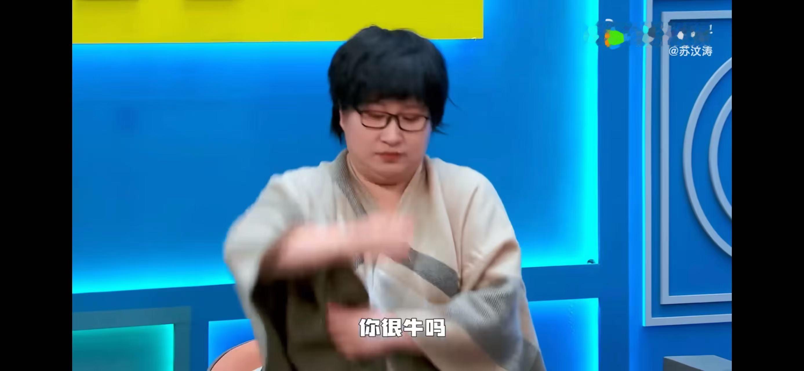 锤娜丽莎还原内娱充数评委 真的要被锤娜丽莎这段还原评委的笑到了，看过的人都知道有