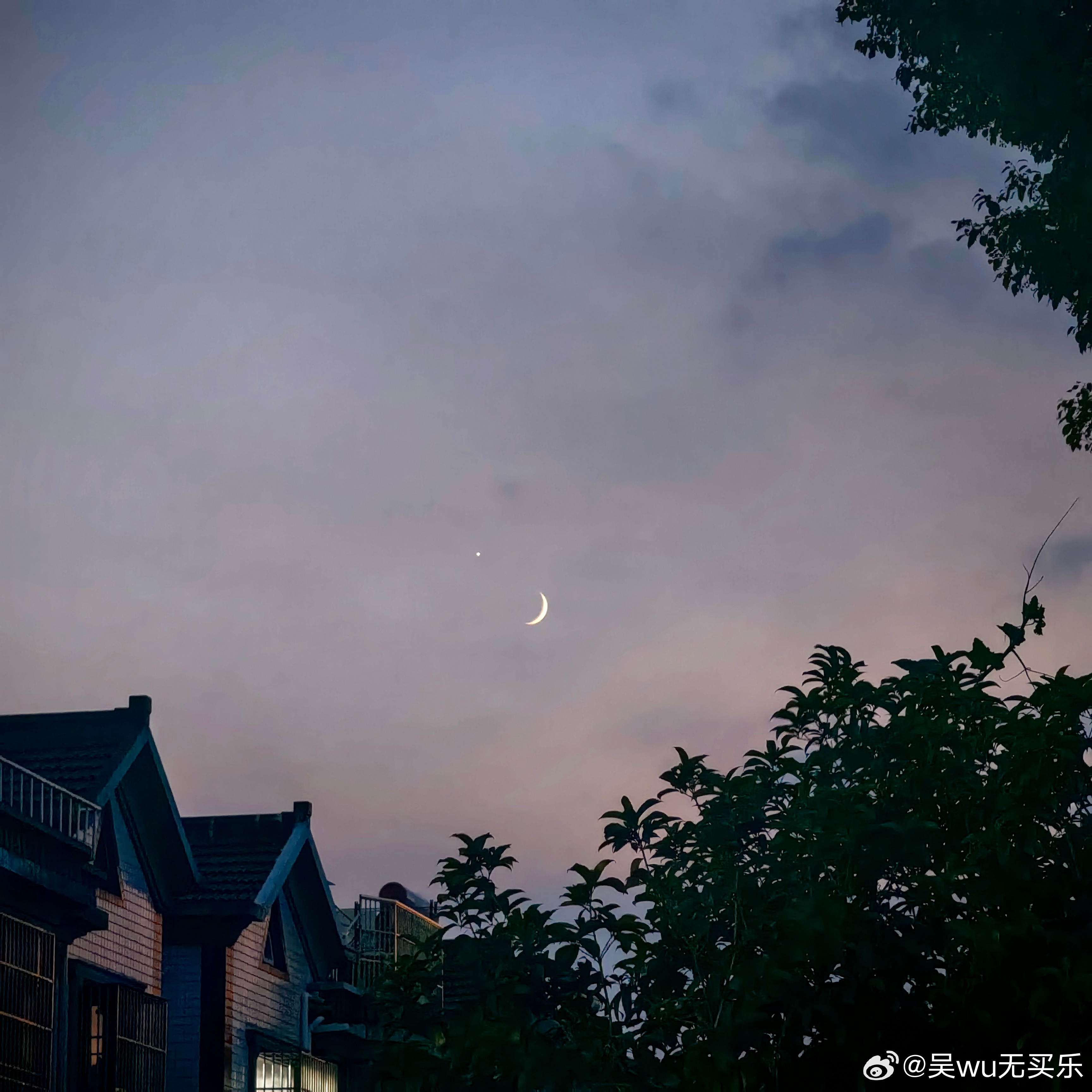 金星伴月，来唱一句：风沙星辰永远相伴！ ​​​