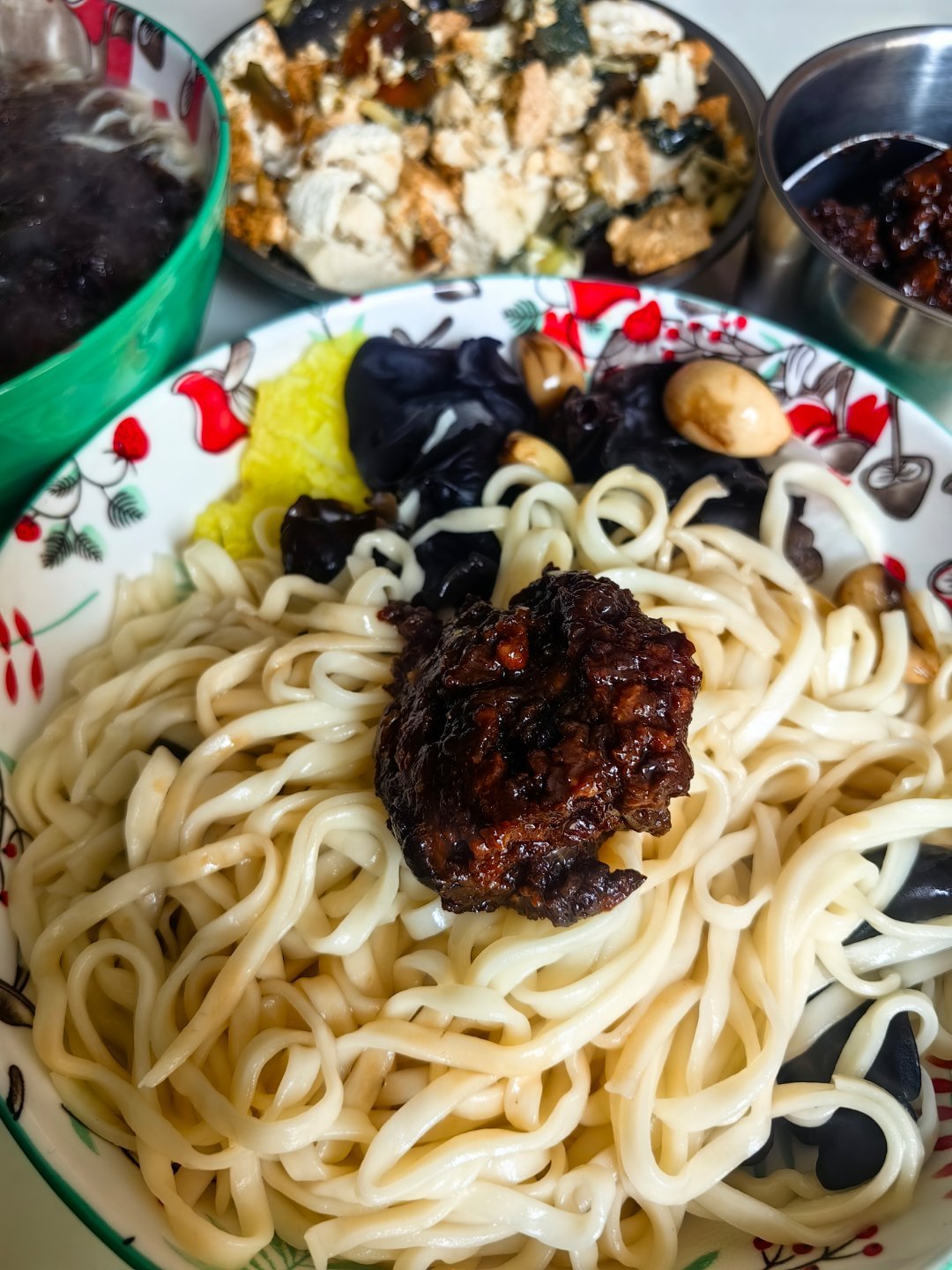 *碎碎念*跟大新往返超市的4公里就是他“叭叭叭”做演讲的一小时，各种新闻八卦国际