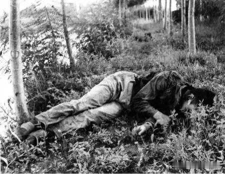 湘西恶匪覃国卿：睡堂婶杀恩人，地主少爷为何沦为嗜血恶魔？
 
湘西的山谷里，两声