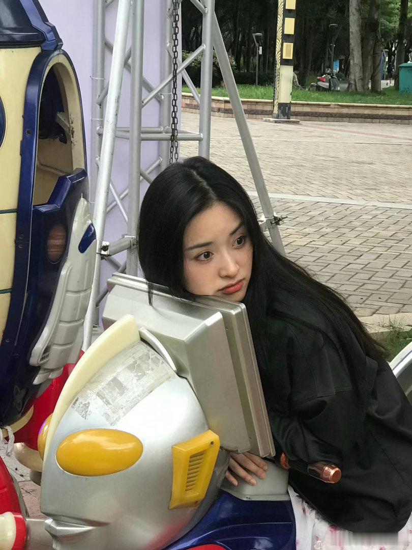 王传君说徐志胜沈月的CP好嗑 我已经能脑补沈月看到这条话题的表情了，肯定又急又笑