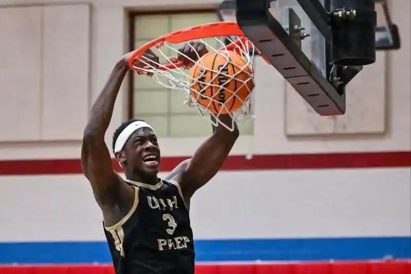 为了26届准状元迪班萨，爵士队摆烂已经无所不用其极，比赛中彻底躺平！

迪班萨在