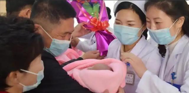 朝鲜是一个随便生小孩的国家吗？朝鲜也不强制，也不限制，简单来说就是能生就多生。