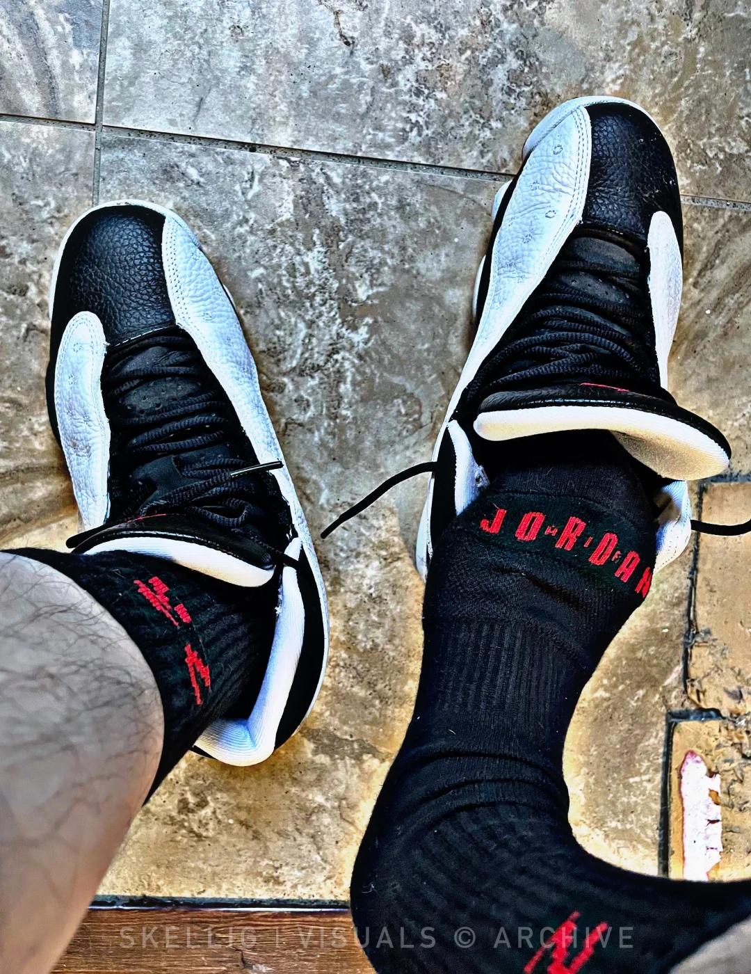 SNKR | 黑红白永不出错
鞋控の日常 头号玩家 定格鞋控瞬间 黑袜 aj13