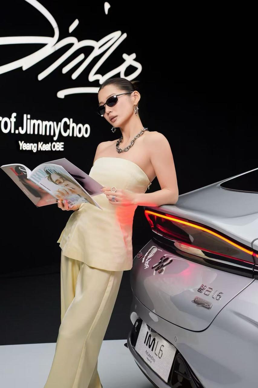中国新能源的审美开窍了全球首款Prof.JimmyChoo联名车当Jimmy C