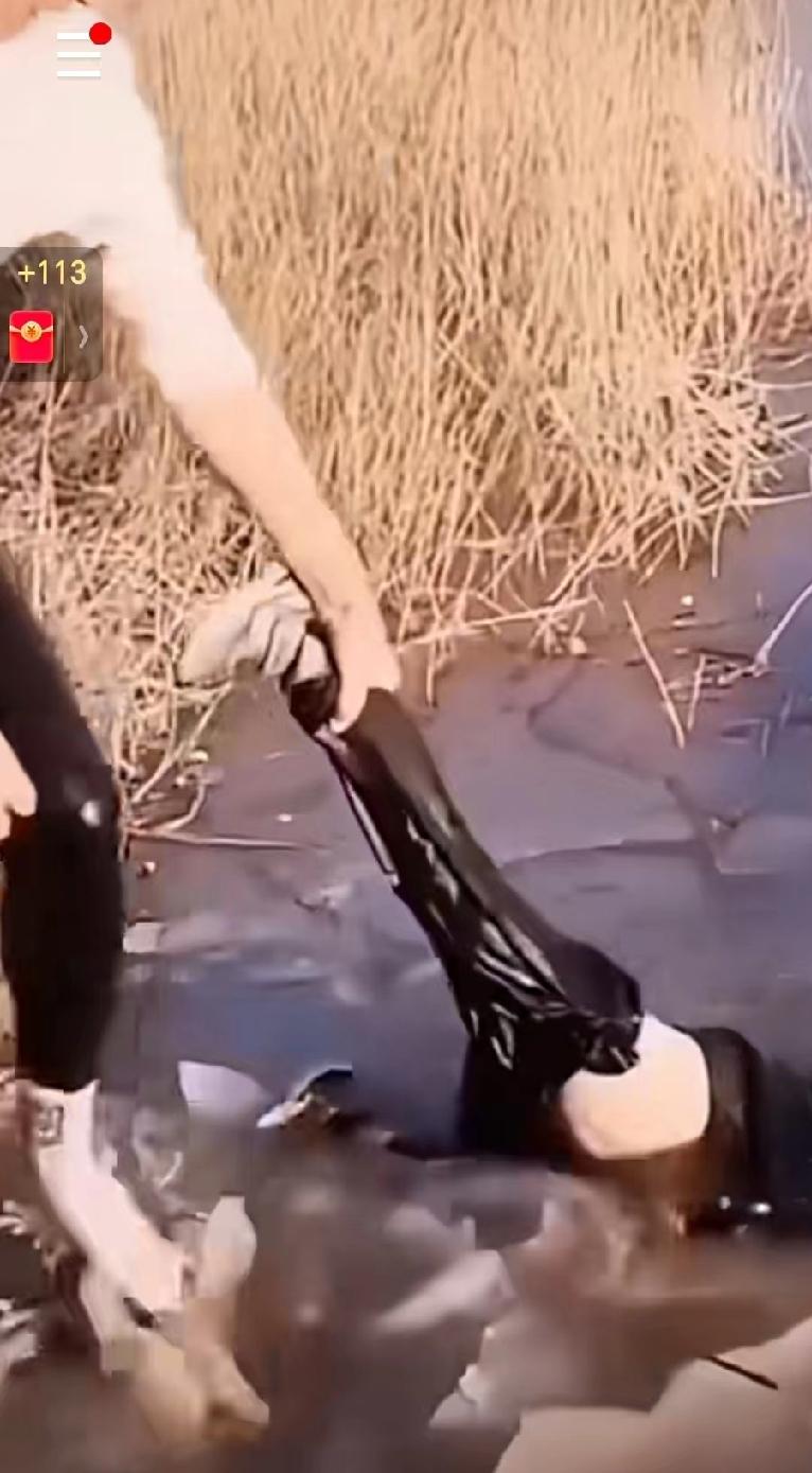 今天刷到路遇小孩坠河的话题，看到两个超暖的故事。1月17日，碾庄镇娄湖村，巡防联