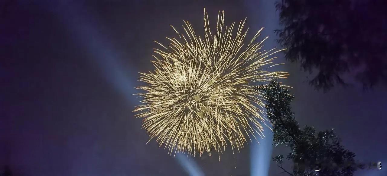 悄然间，2025已成过往
 
过去的这一年，
你，过得顺心吗？
 
回望2025