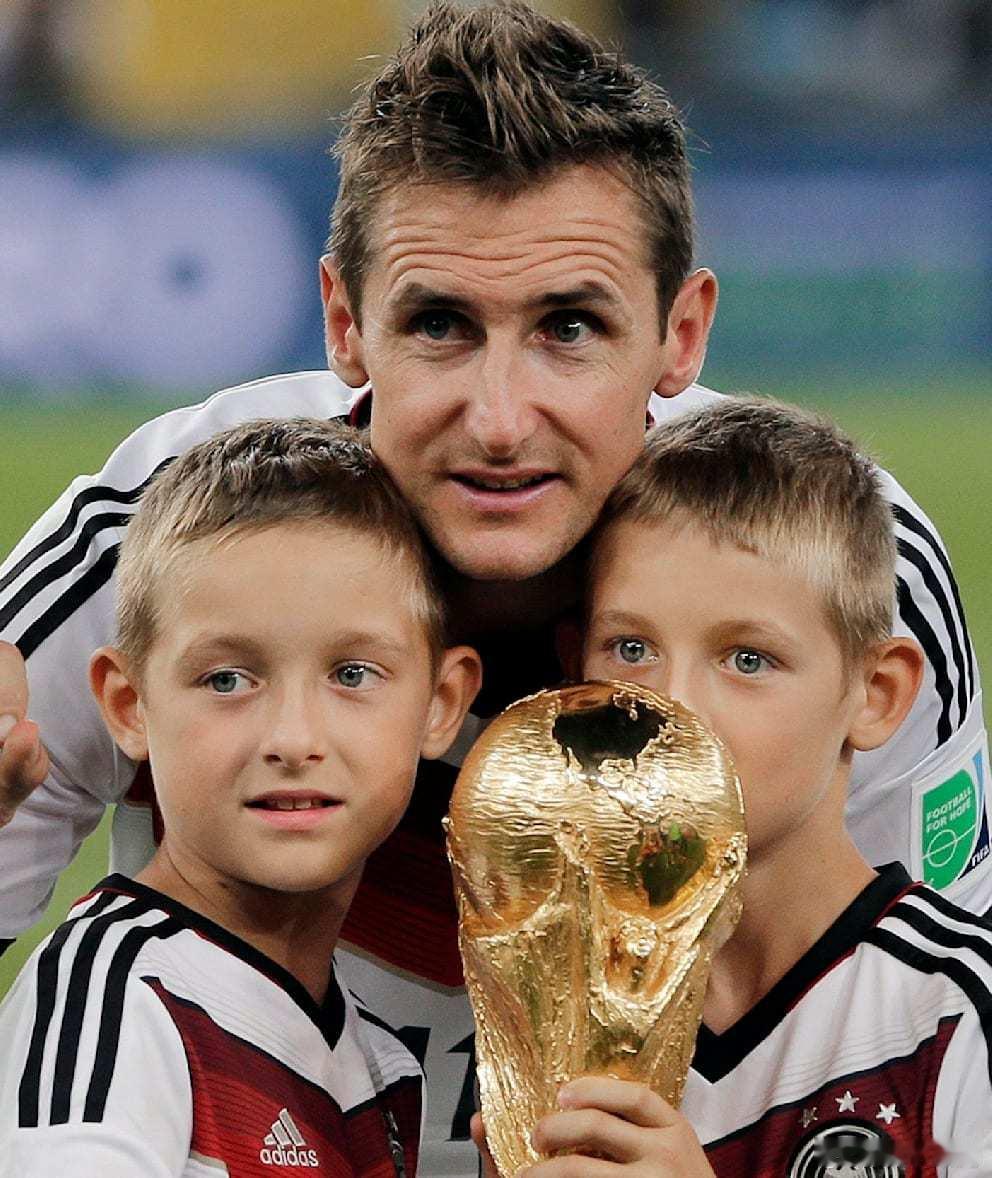 克洛泽双胞胎儿子之一的Noah，在1860本轮和TSV Havelse的德丙比赛