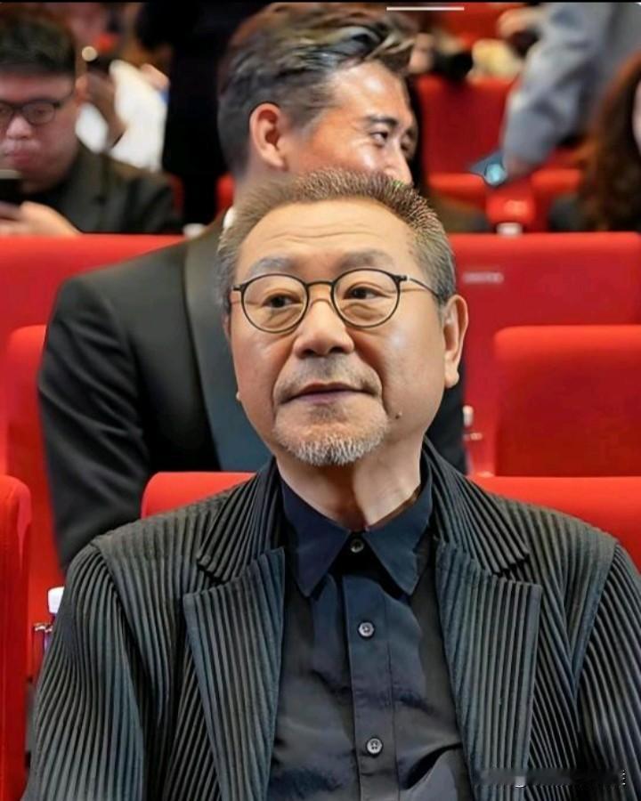 小品演员出身的范伟，如今早就已经成为一个知名的实力派演员！
他靠自己的努力向大家