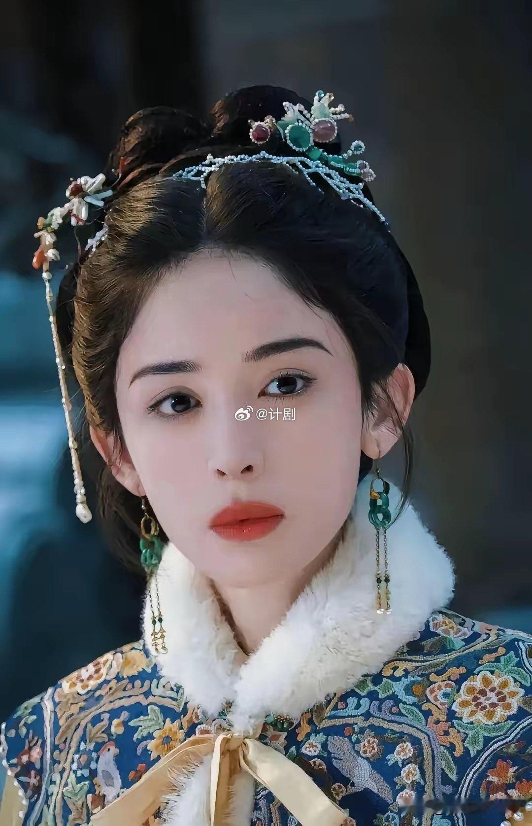 娜扎这波真是有点可惜了。你看《玉茗茶骨》吧，第一天确实炸，播放量直接破了千万，芒