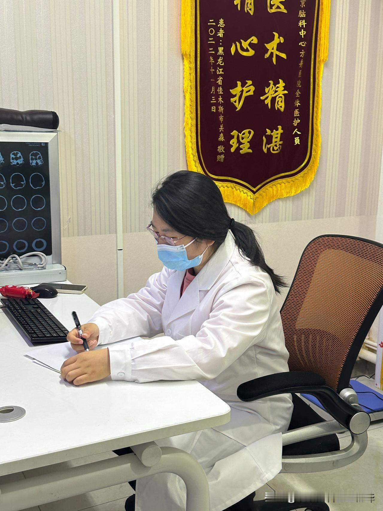 孩子内热不除，再好的苗也难长高！看看您家孩子中了几个？

① 心热
舌尖红，容易