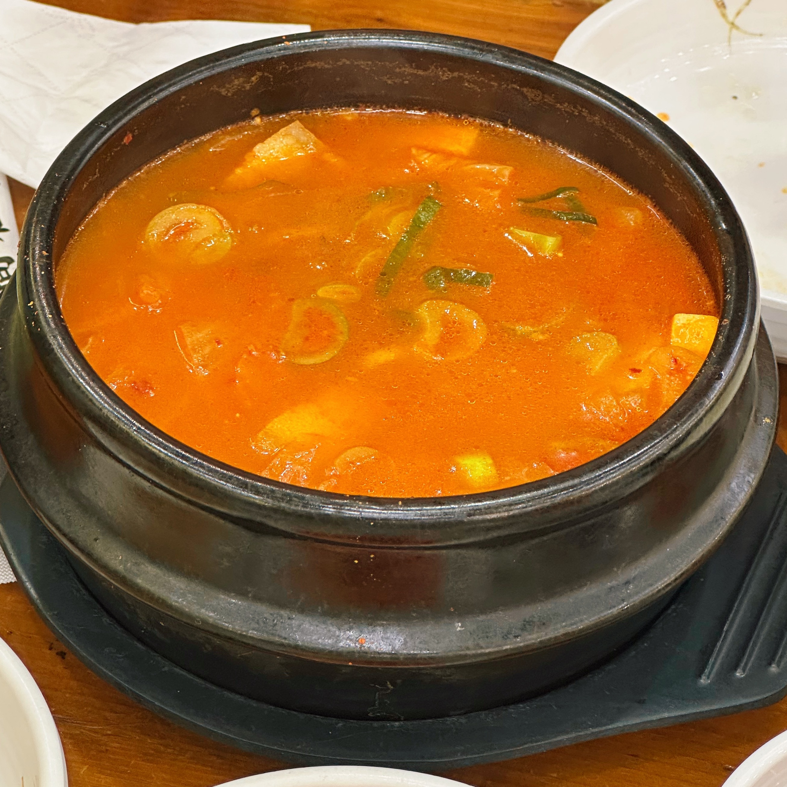 朋友推荐了一家据说比韩国还正宗的韩国菜生的牛肉，南方朋友吃得惯吗？