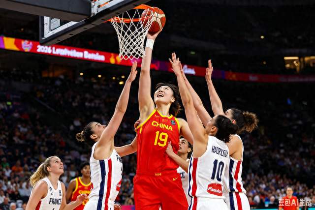 19岁2米26，张子宇世界杯首秀：天赋是真的，短板也是真的