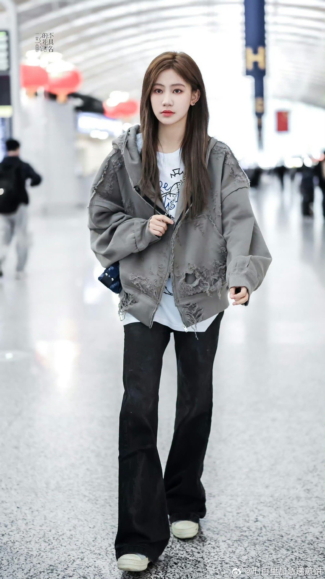 袁一琦出发巴黎机场路透 