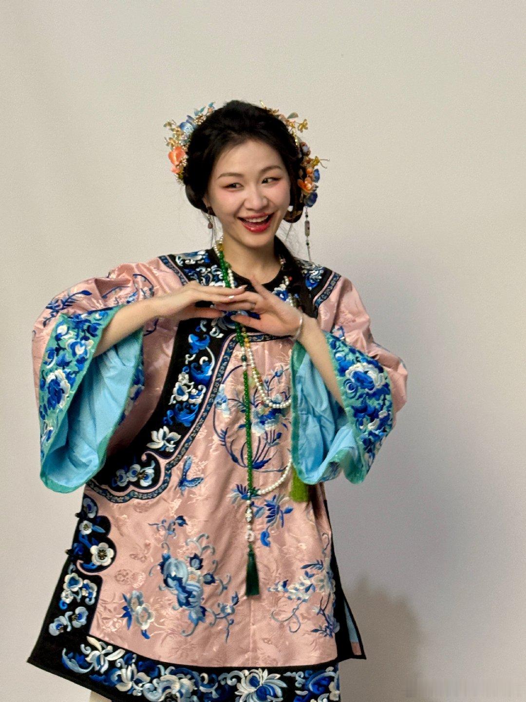 金靖大少奶奶造型live图金靖说今天是大少奶奶金钩掰藕金靖的大少奶奶造型live