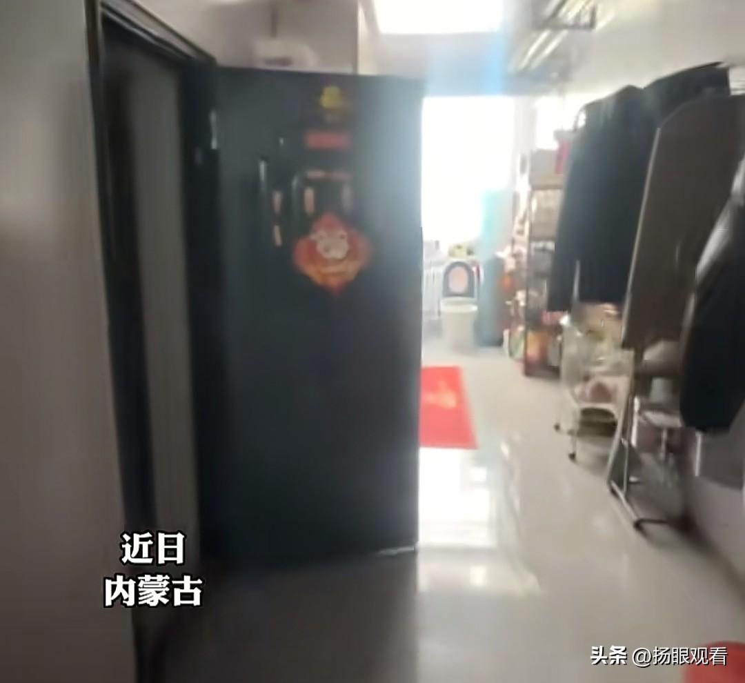 太离谱！公共走廊被邻居改成厨房卫生间😱
 
近日内蒙古一女子回家直接懵了！
 
