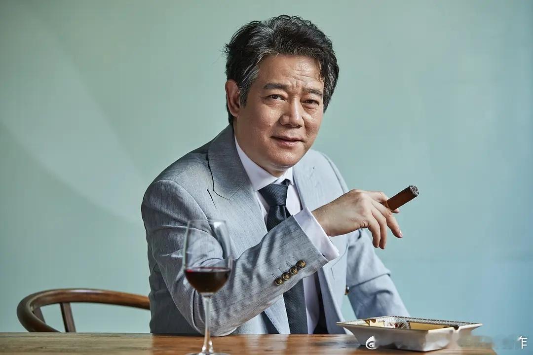 之前好几位朋友都说王志文可以演《茶馆》里面所有男性角色，笔者是完全同意的，但王志