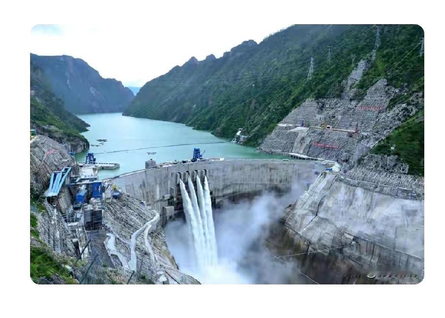 中国的白鹤滩水电站简直是逆天工程！289米的高拱坝，那场面，直接震撼无数老外。当
