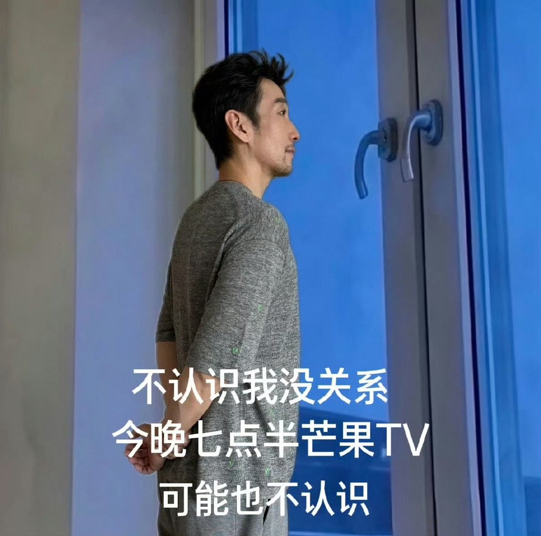 满江闯进了负鼠赛道披荆斩棘 谁能想到满江在披哥还能解锁新赛道，抱着负鼠梗玩得飞起