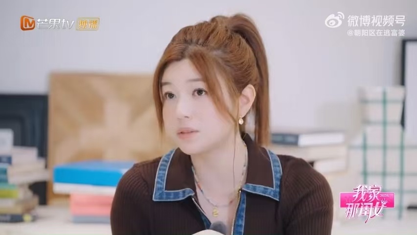陈妍希怀孕4个月还在拍戏我家那闺女很难想象陈妍希怀着四个月身孕坚持拍戏，导演察觉