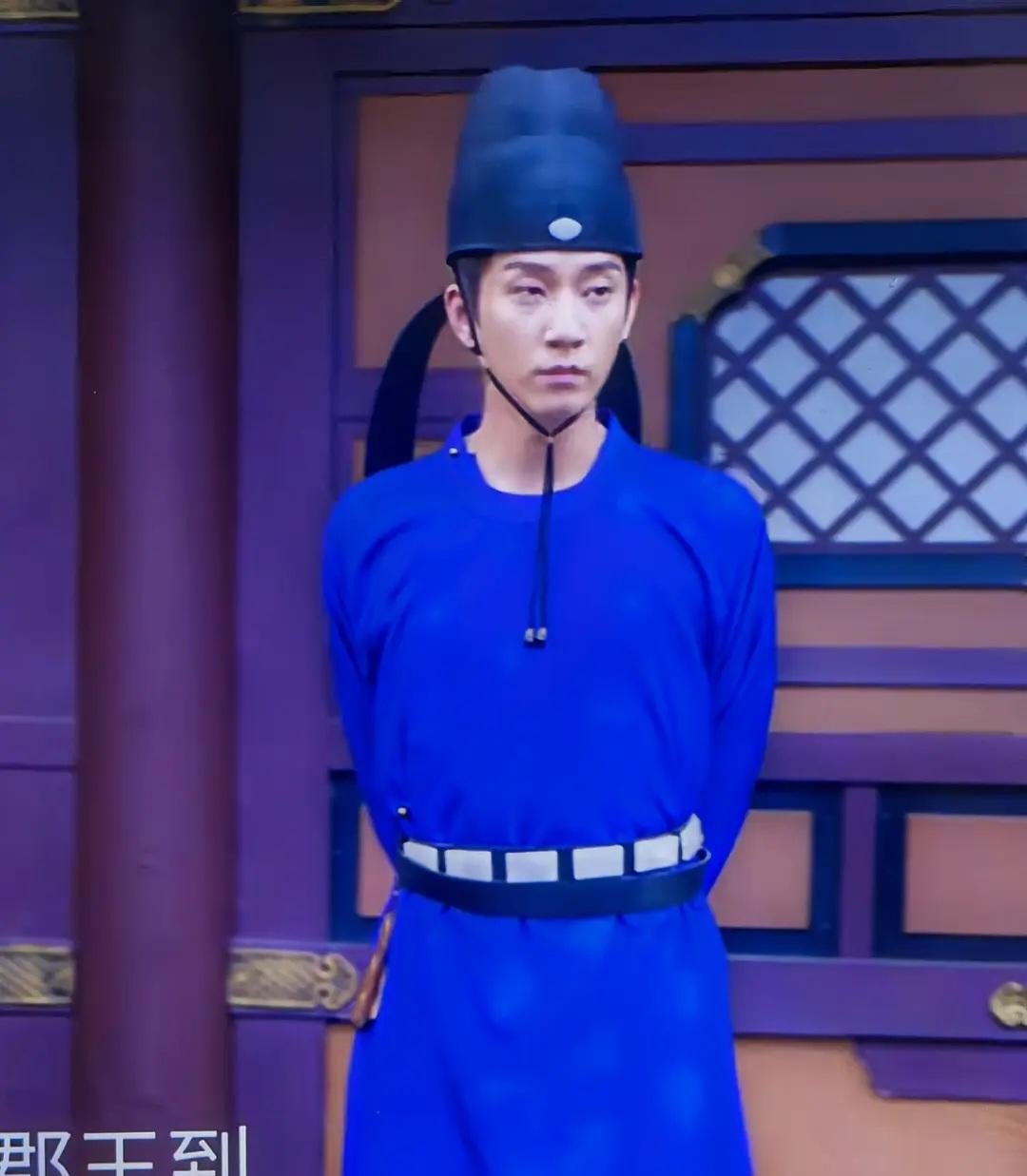 王子奇减减肥吧！哎……

国内的208还是太好过了，这小肚子都赶上中年演员，男主