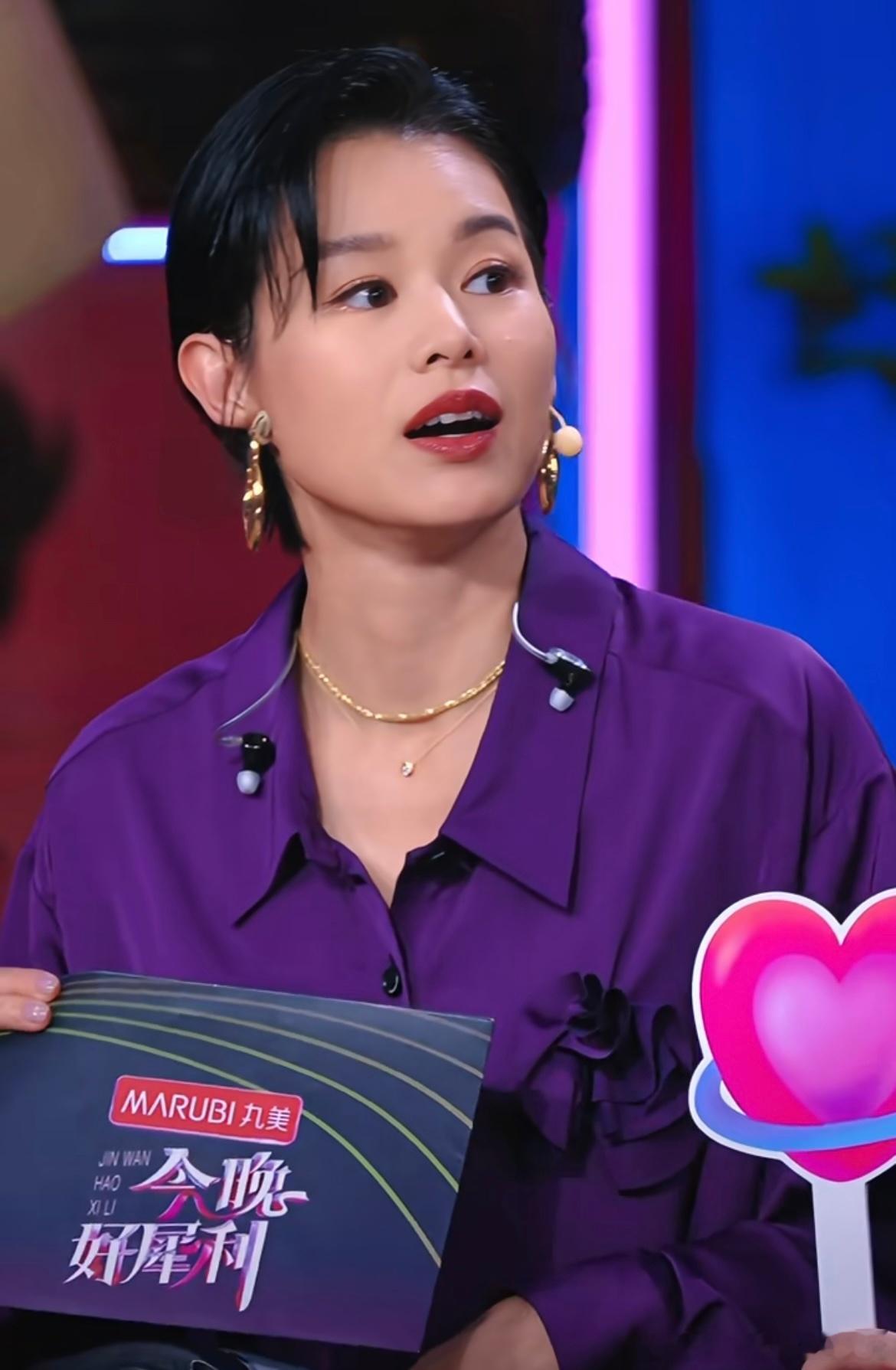 胡杏儿抽到黄宗泽的问题看了好几个cut，发现港星真的不会老，胡杏儿还是以前那样 