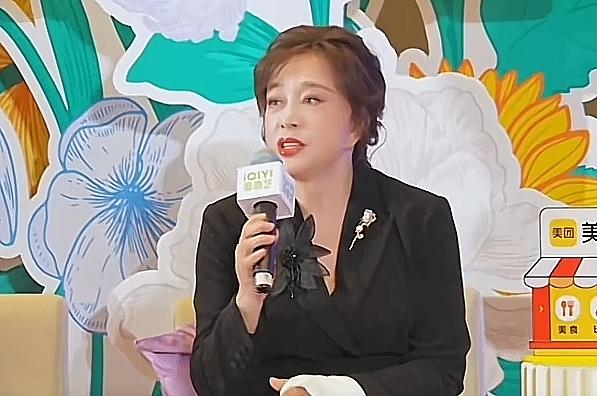 主持人给庆奶挖坑:
你觉得繁花第1季和第2季
哪个更好

庆奶多精，直接回答: