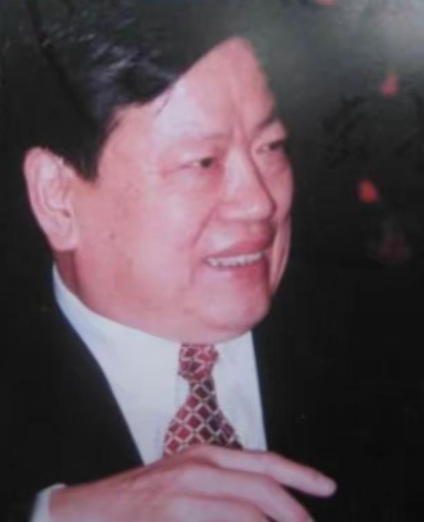 2003年新飞冰箱生产线大火，员工不等消防车进来就冲进厂房，不顾自身安危迅速灭火