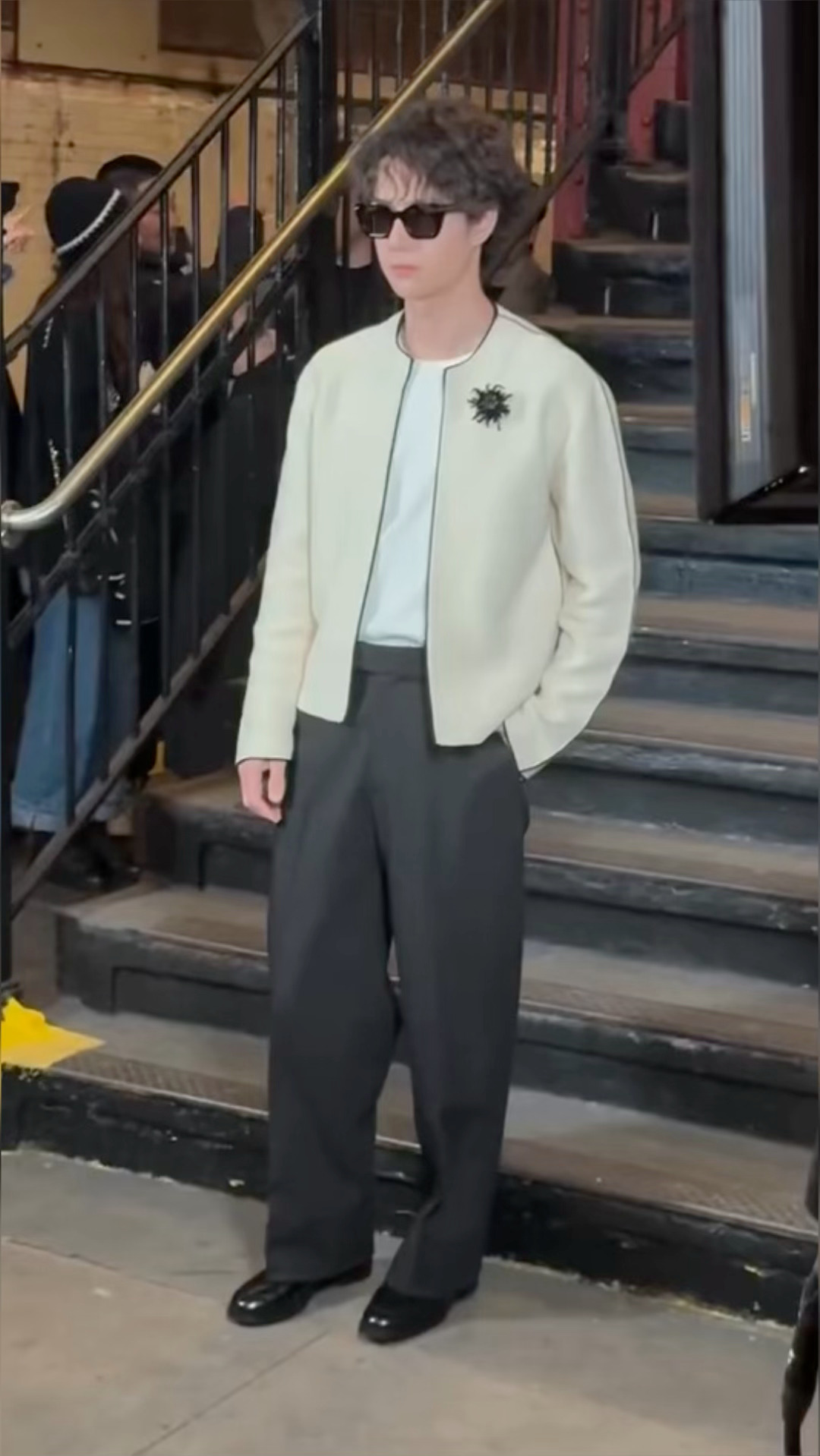 王一博帅气亮相 CHANEL 2026 高级手工坊系列大秀，此次秀场选址在纽约地