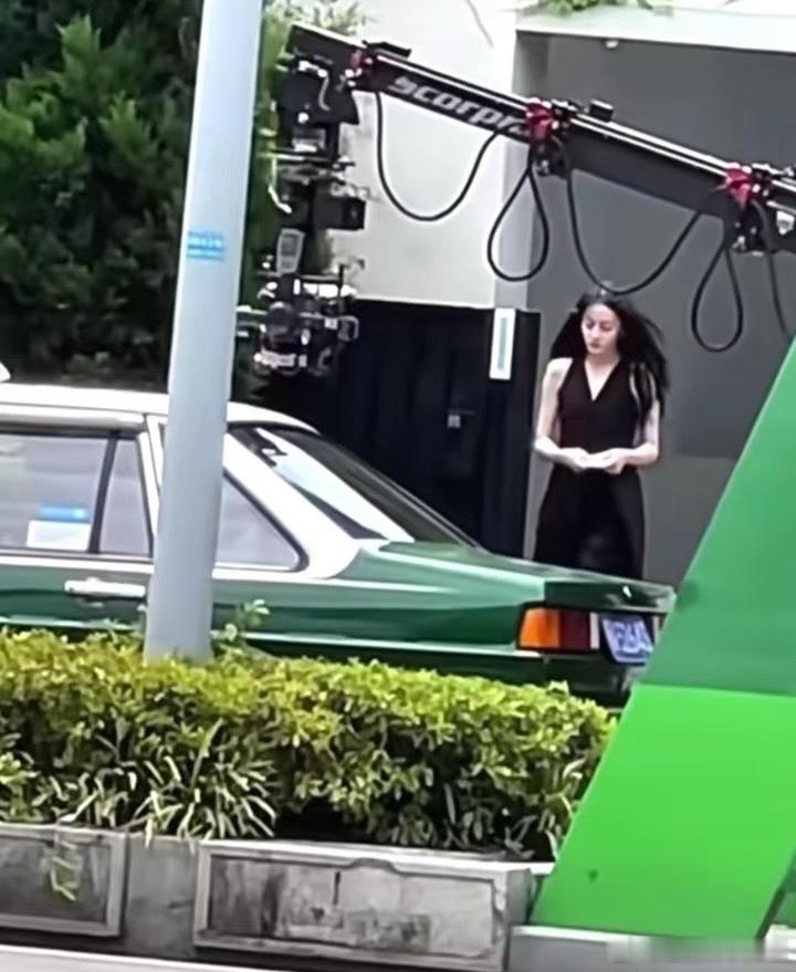 女明星就是女明星，这样拍都能看出肌肉线条 ​​​