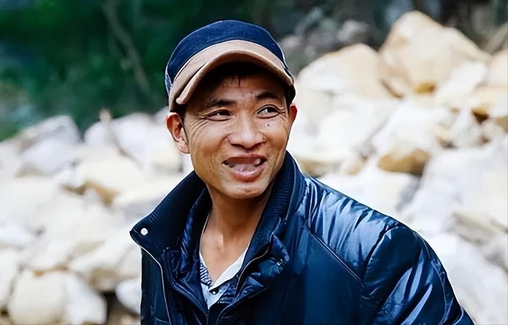 2014年，广西一男子肝癌晚期，他自掏腰包17万修路，却不治病。哪料，修路还差8