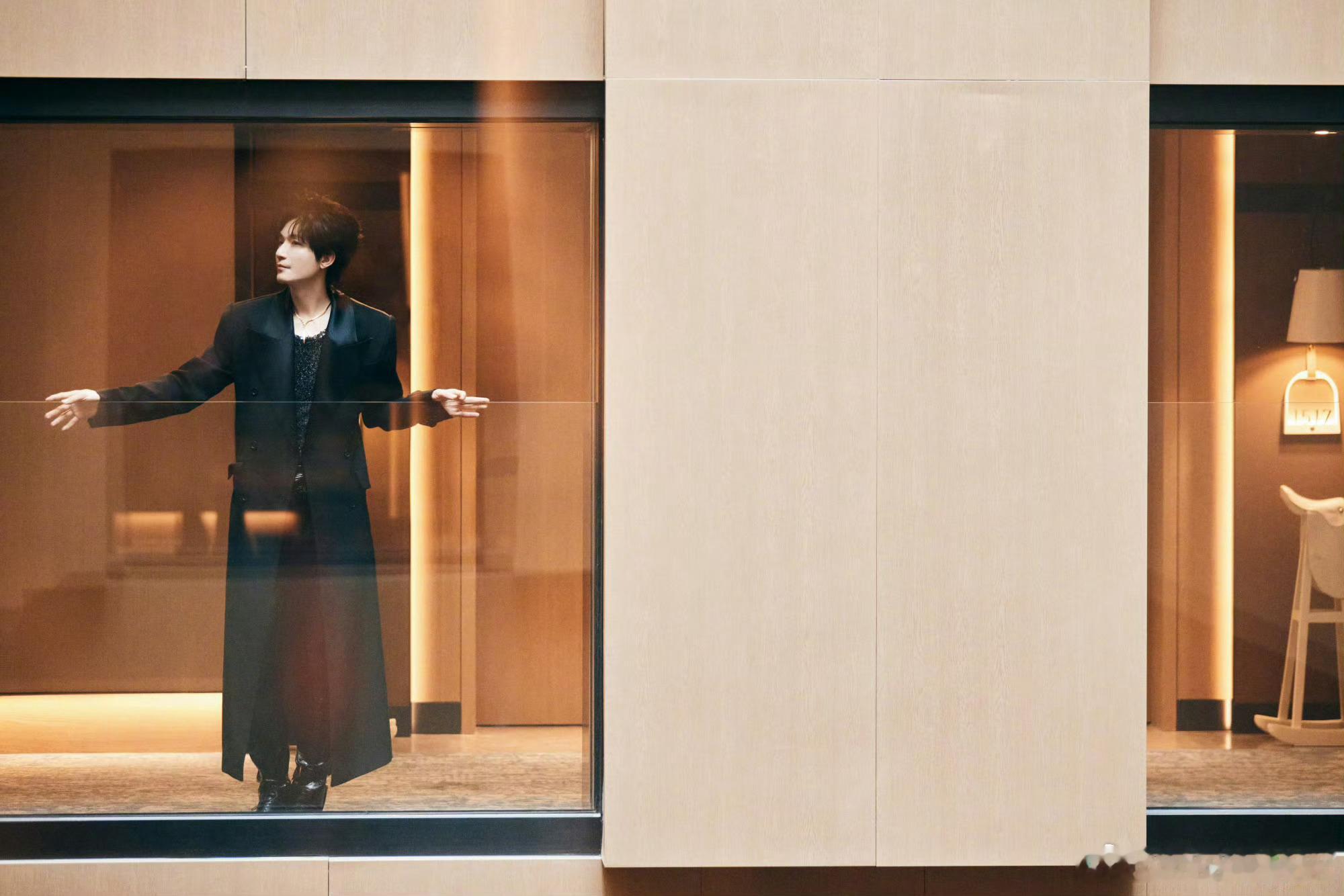 陈楚生晚礼服夯爆了 循环到停不下来！陈楚生《晚礼服》电吉他版太燃，改编放大歌曲质