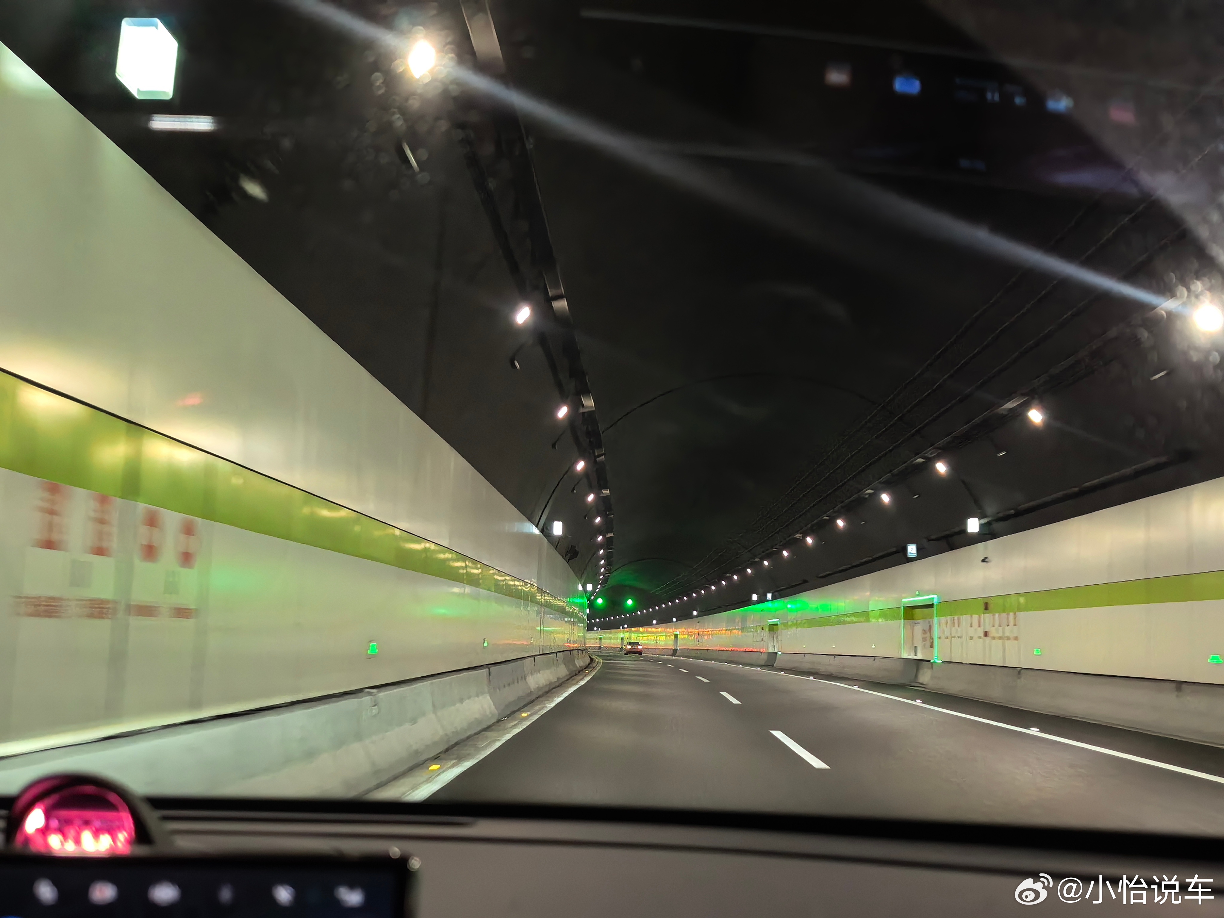 我昨晚睡的真好一觉醒来 5 点了现在我正飞奔向机场[笑cry] ​​​