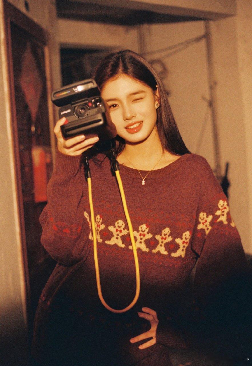 艾米 不知道我的身材很曼妙 论玩梗我只服艾米！粉丝问见了开心吗，她直接甩梗 “我