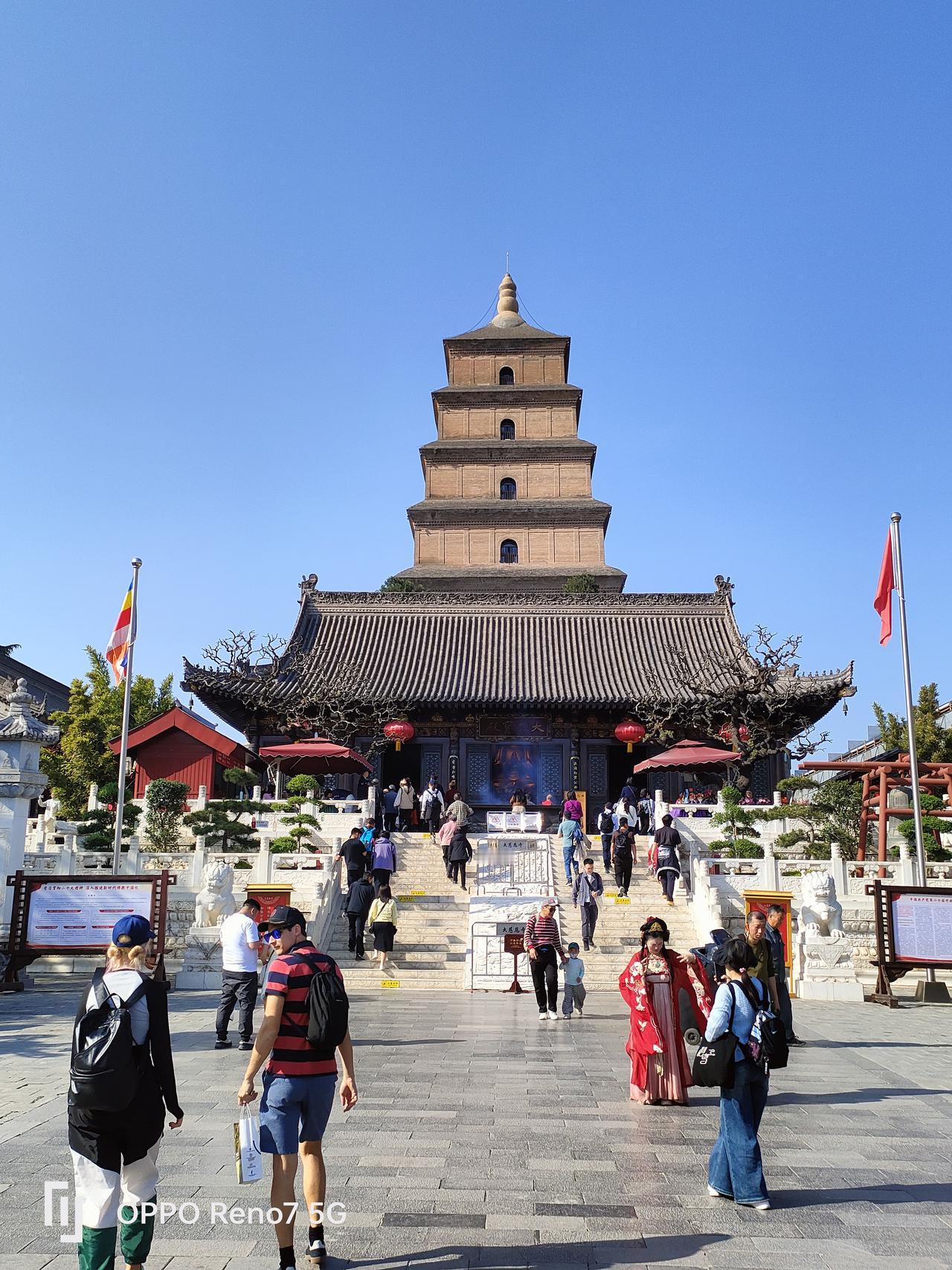 西安半日游，逛了爆火的大唐不夜城，白天看确实没什么感觉，跟全国其他类似地方区别[