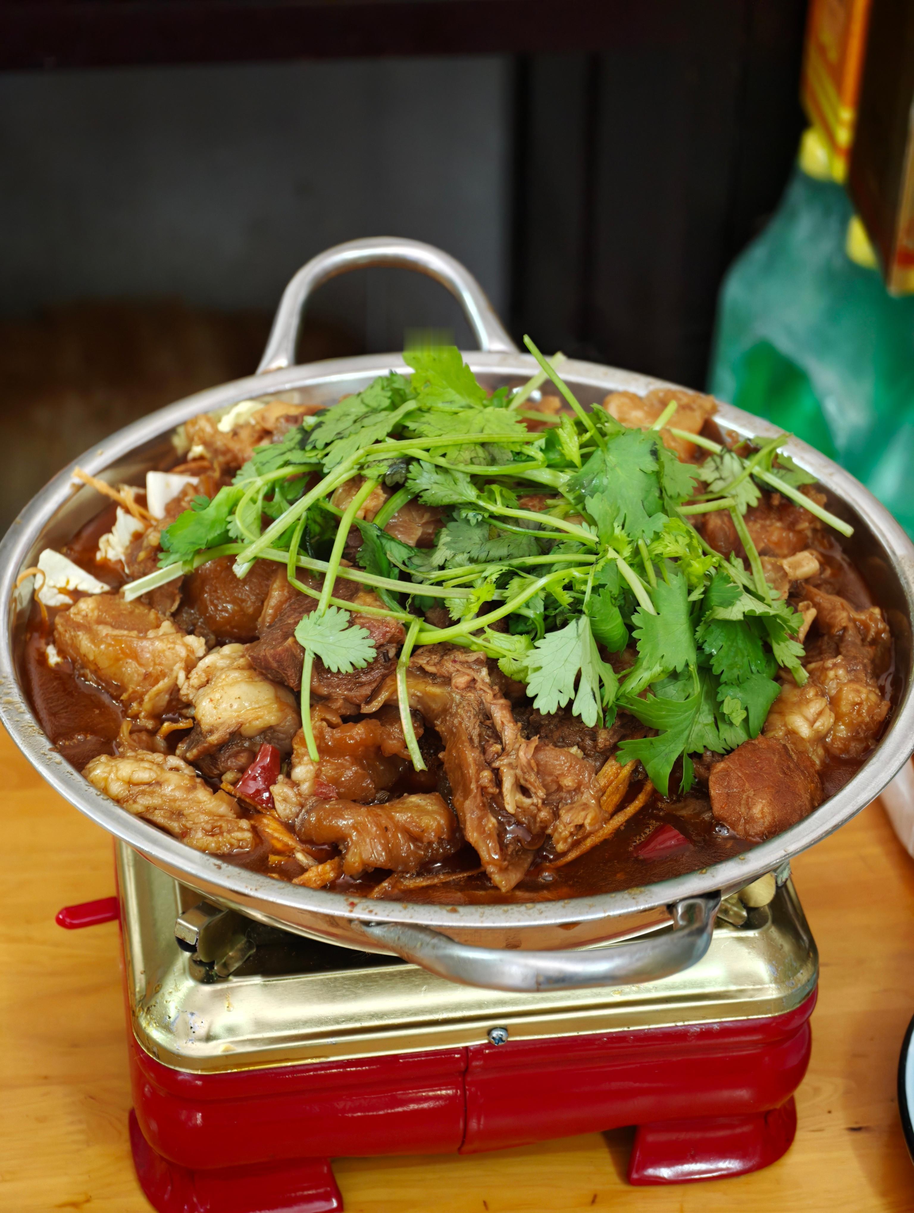 在寿县古城找了个小馆子，80块钱的牛肉，三人没吃完，分量太顶了 淮南·寿县